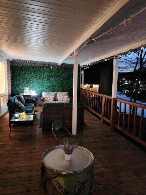 Lake Malone Ky Lake Shore Home Right On Water With Private Boat Dock, A Shore Thing Holiday home Lewisburg