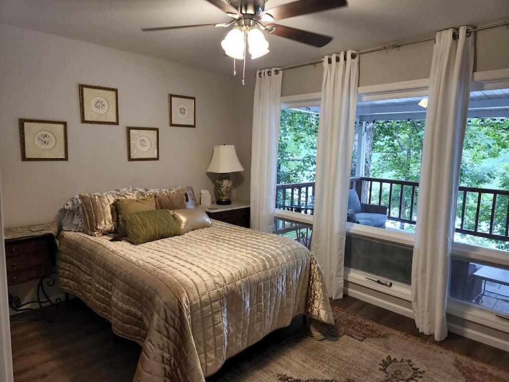 Lake Malone Ky Lake Shore Home Right On Water With Private Boat Dock, A Shore Thing Holiday home