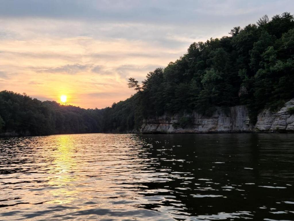 Lake Malone Ky Lake Shore Home Right On Water With Private Boat Dock, A Shore Thing Holiday home