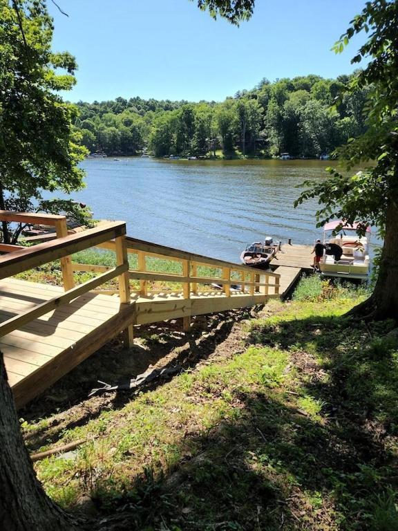 Holiday home Lake Malone Ky Lake Shore Home Right On Water With Private Boat Dock, A Shore Thing